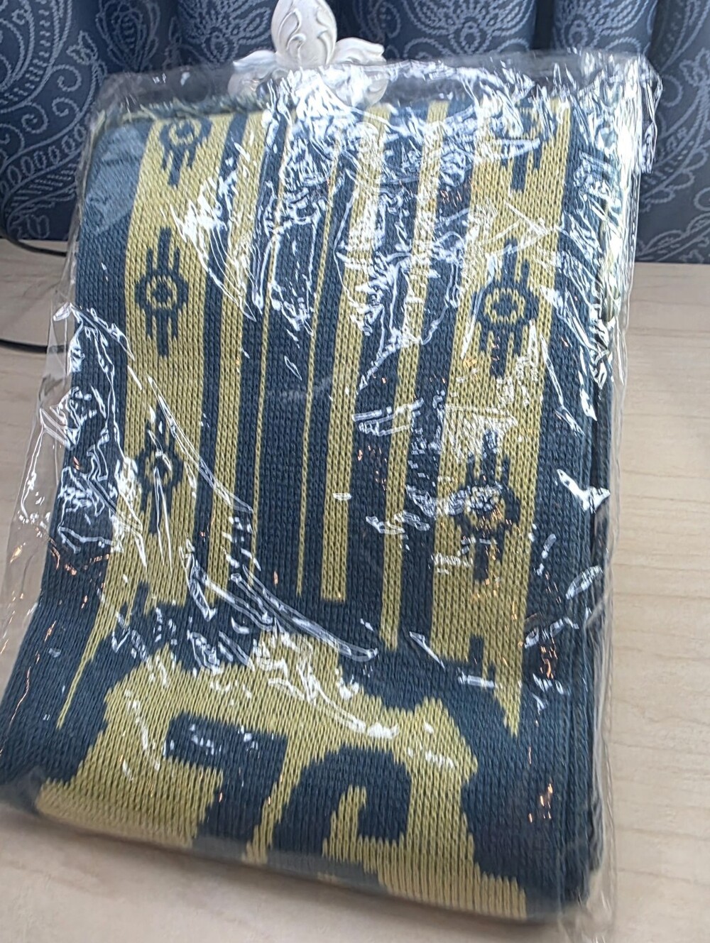 Fallout Crate LootWear Knit Scarf Vault 76 Blue/Yellow Fringe Brand New Sealed
